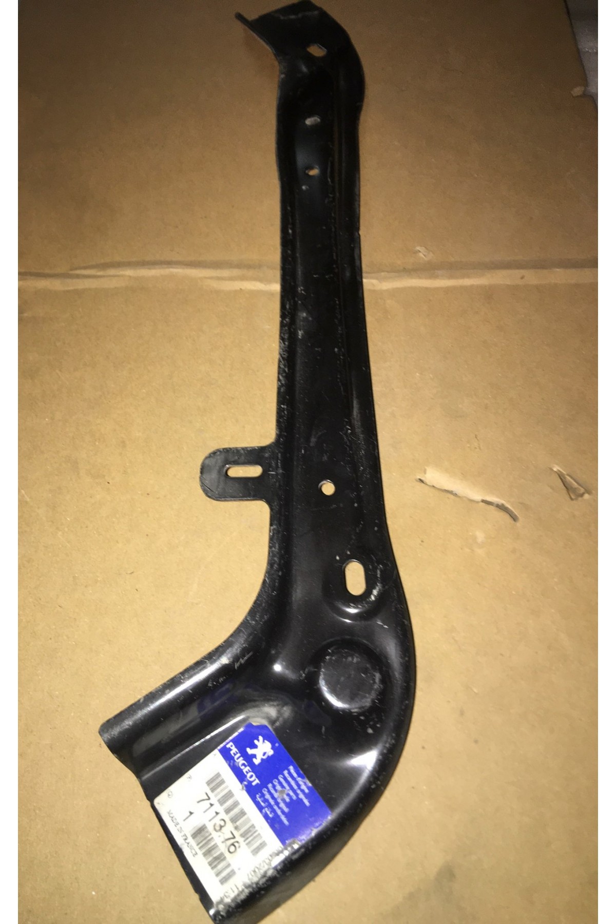 307 YM Far Üst Bağlantı Sacı Sol 7113.76