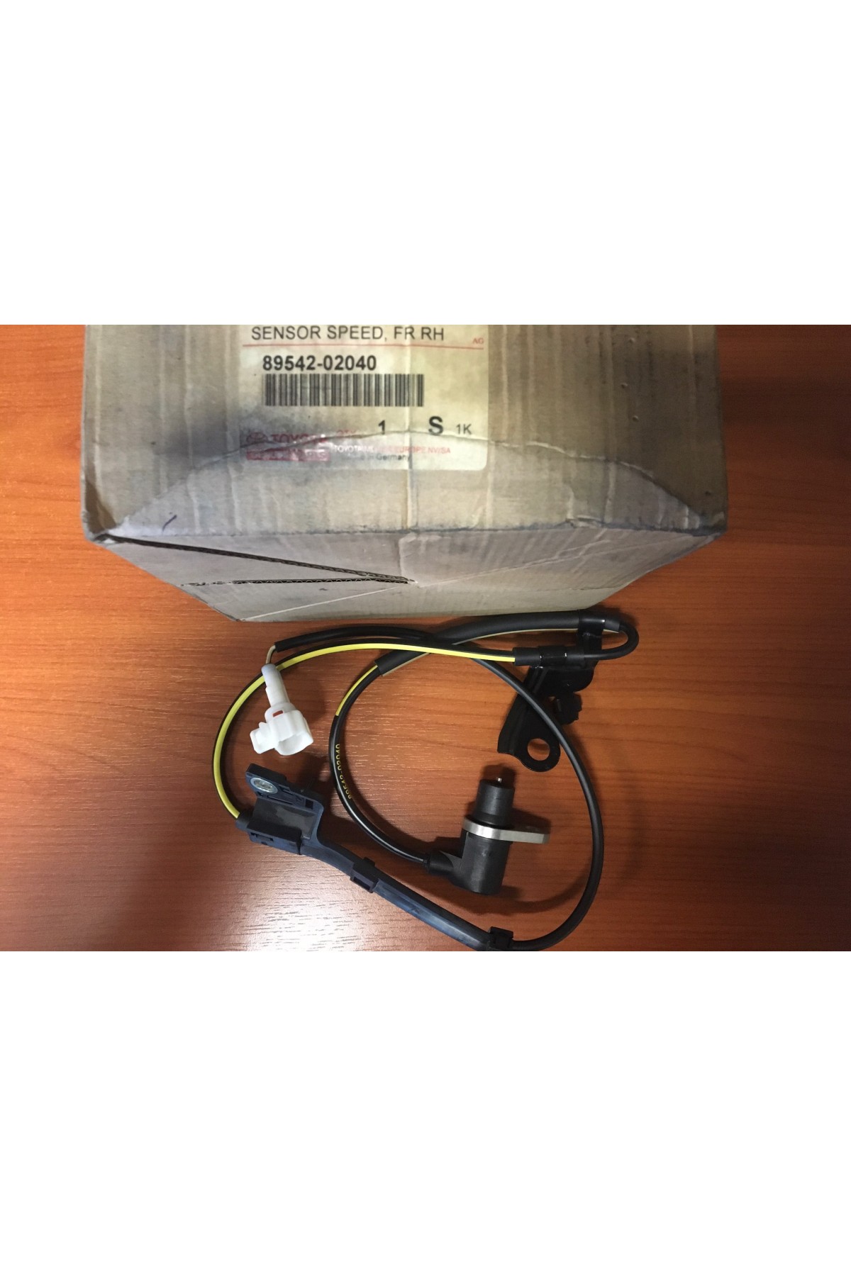 Toyota Corolla Avensis Sağ Ön Abs Sensör 89542-02040