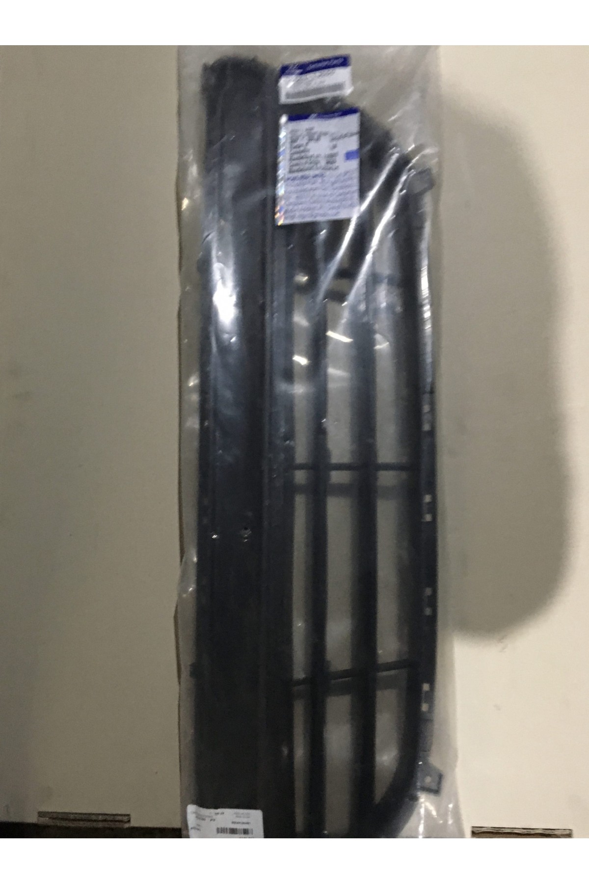 Hyundai i20 Ön Tampon Orta Izgara 86561-1J500